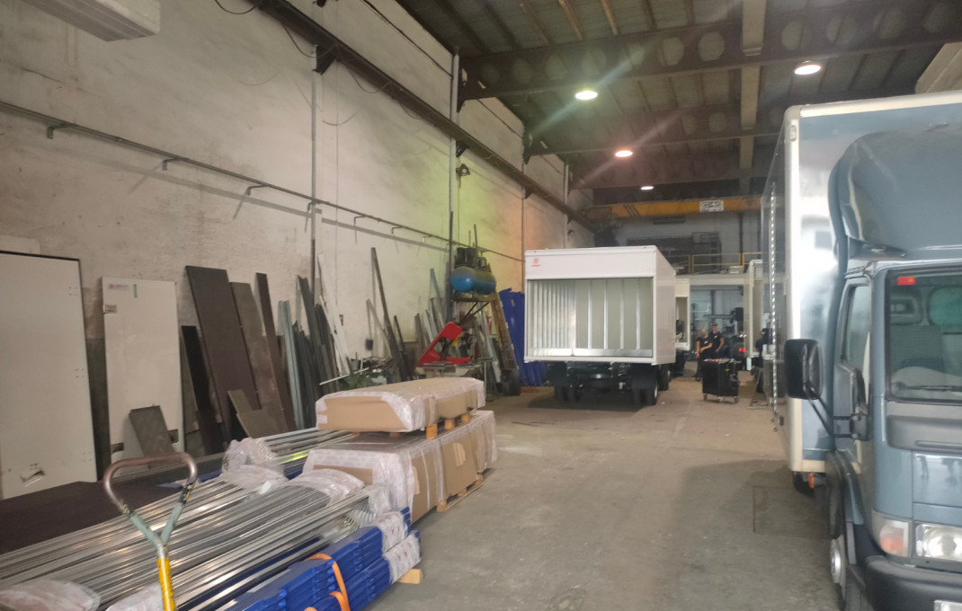 Revente - Naves y solares -
Barcelona - Bon Pastor