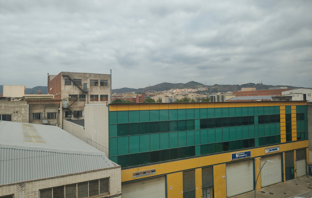 Revente - Naves y solares -
Barcelona - Bon Pastor