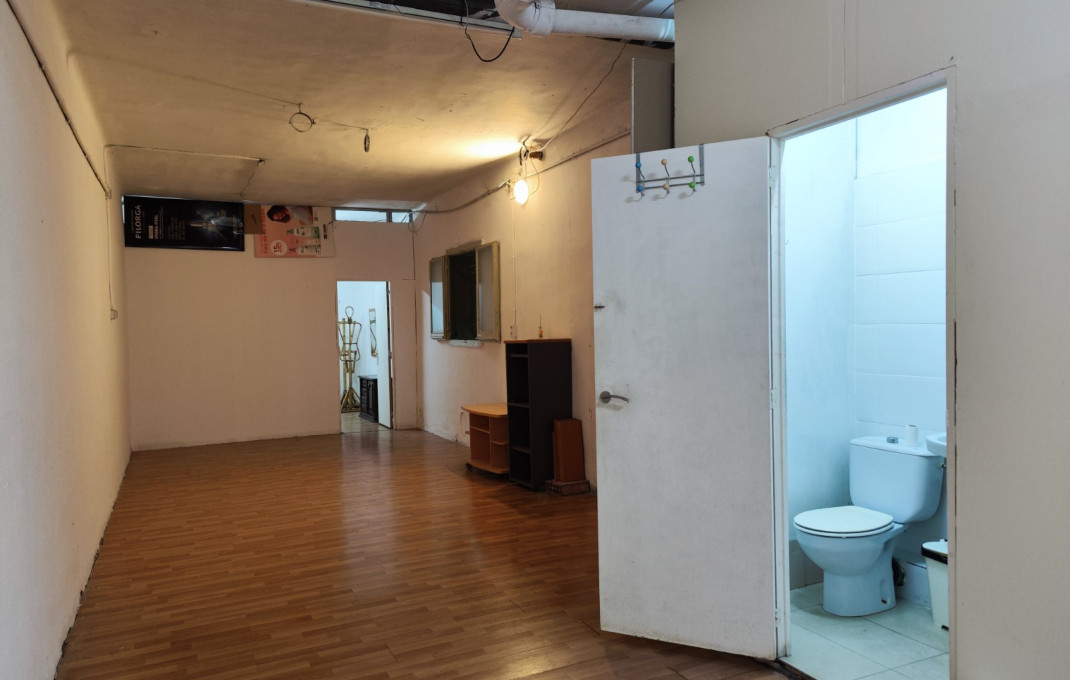 Venta - Local comercial -
Barcelona - Guinardo