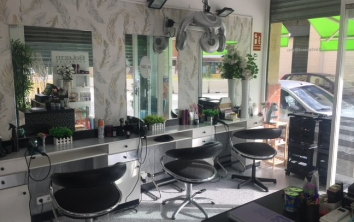 Traspaso - Peluquerias y Estetica -
Sabadell