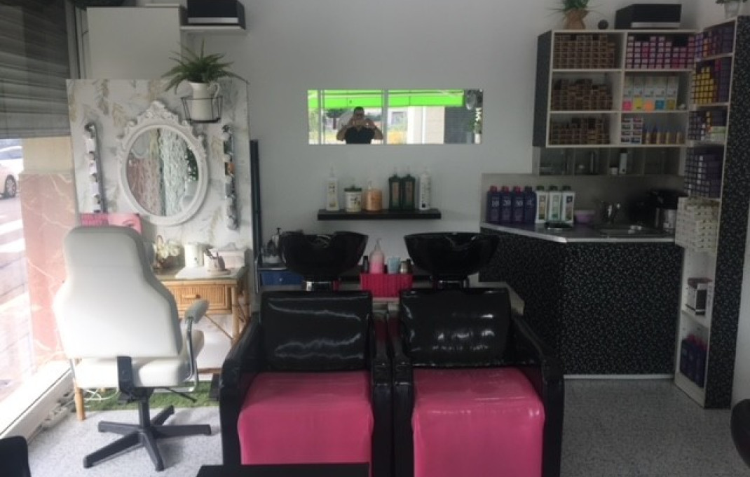 Traspaso - Peluquerias y Estetica -
Sabadell