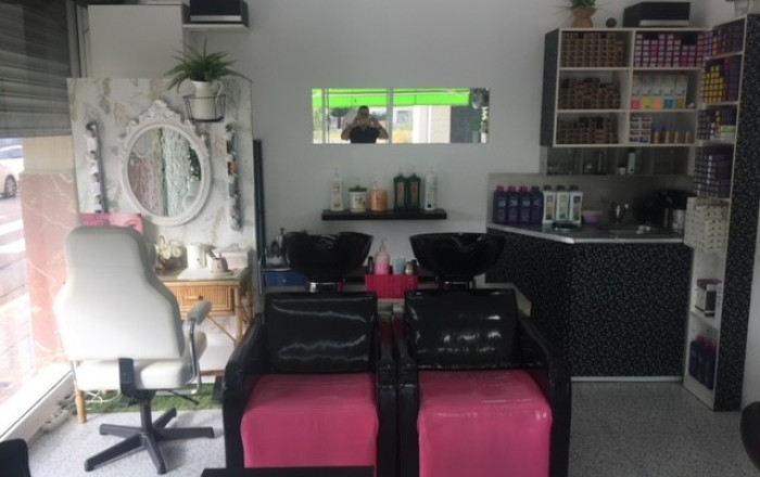 Traspaso - Peluquerias y Estetica -
Sabadell
