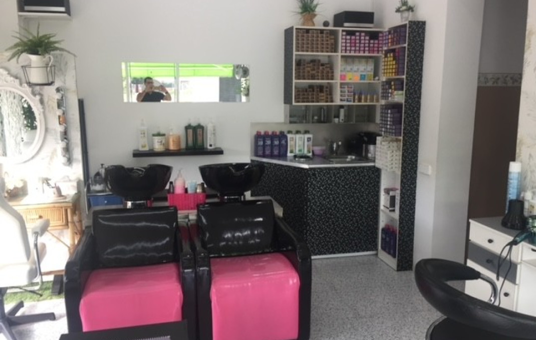 Traspaso - Peluquerias y Estetica -
Sabadell