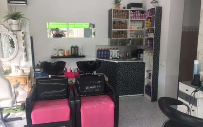 Traspaso - Peluquerias y Estetica -
Sabadell