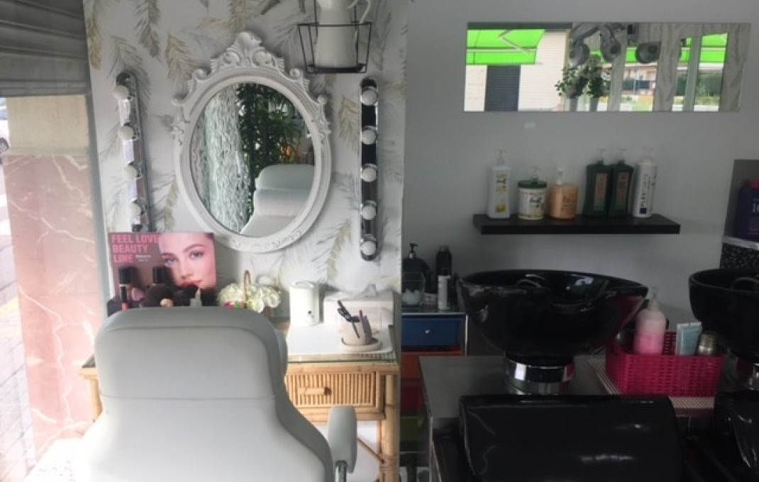 Traspaso - Peluquerias y Estetica -
Sabadell