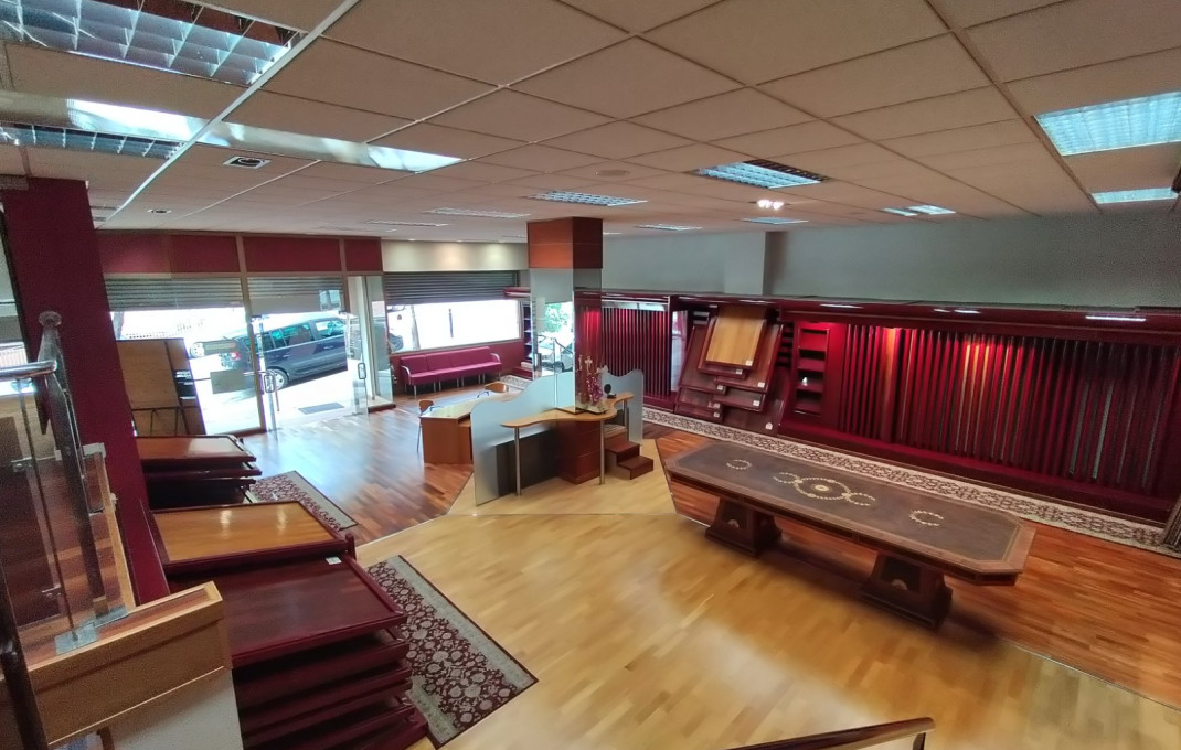 Venta - Local comercial -
Sant Feliu - Mas LLuí