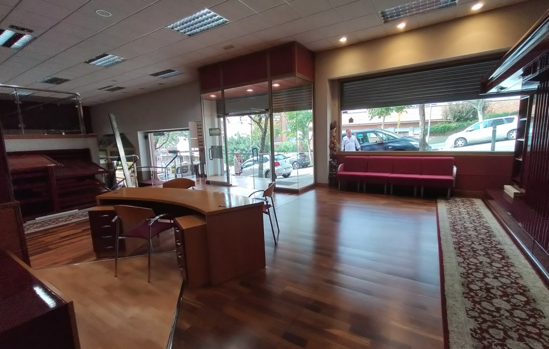 Venta - Local comercial -
Sant Feliu - Mas LLuí