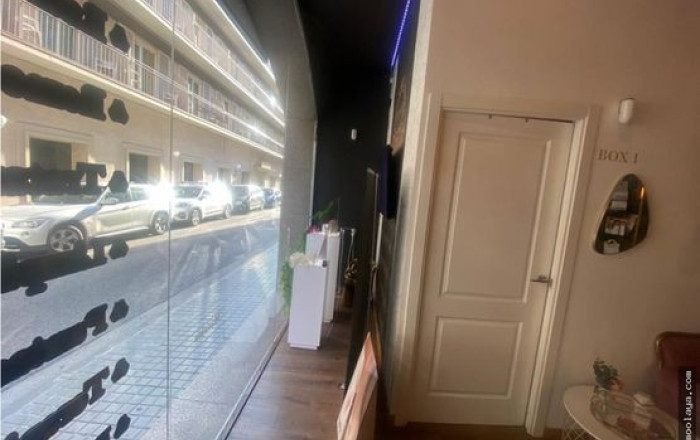 Traspaso - Peluquerias y Estetica -
Blanes