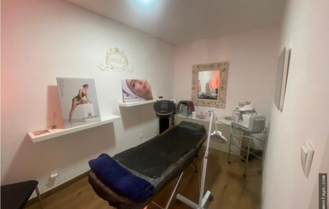 Traspaso - Peluquerias y Estetica -
Blanes