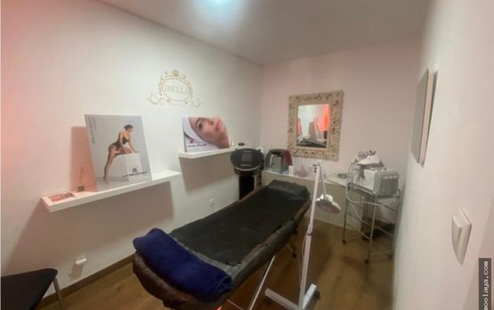 Traspaso - Peluquerias y Estetica -
Blanes