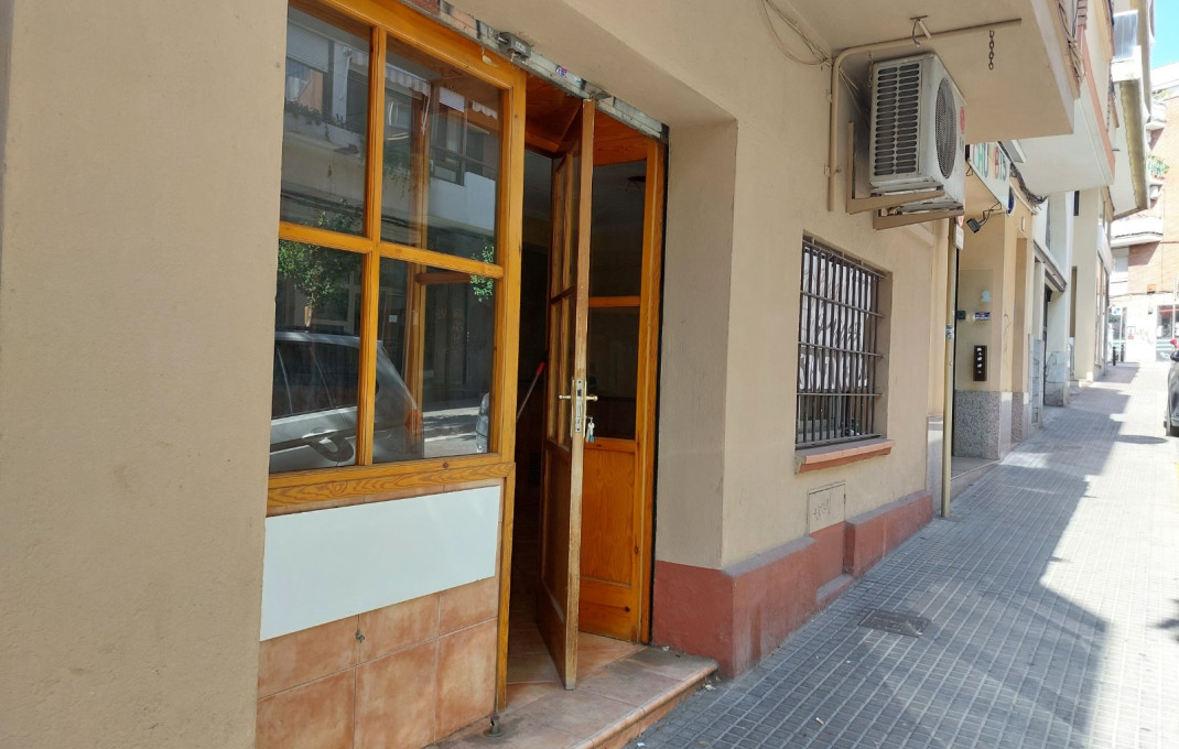 Revente - Local comercial -
Cornella de Llobregat - Gavarra