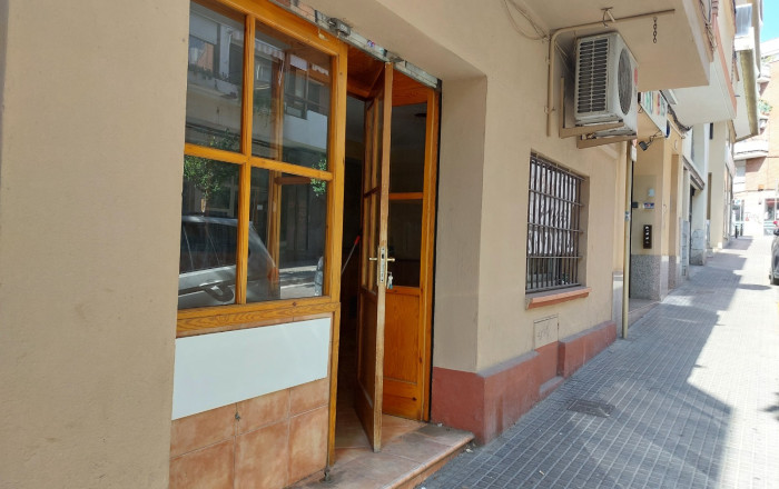 Revente - Local comercial -
Cornella de Llobregat - Gavarra