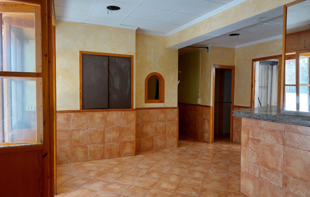 Revente - Local comercial -
Cornella de Llobregat - Gavarra