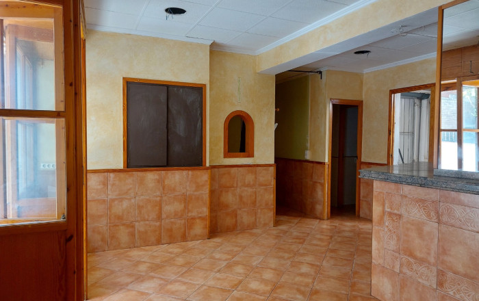 Revente - Local comercial -
Cornella de Llobregat - Gavarra