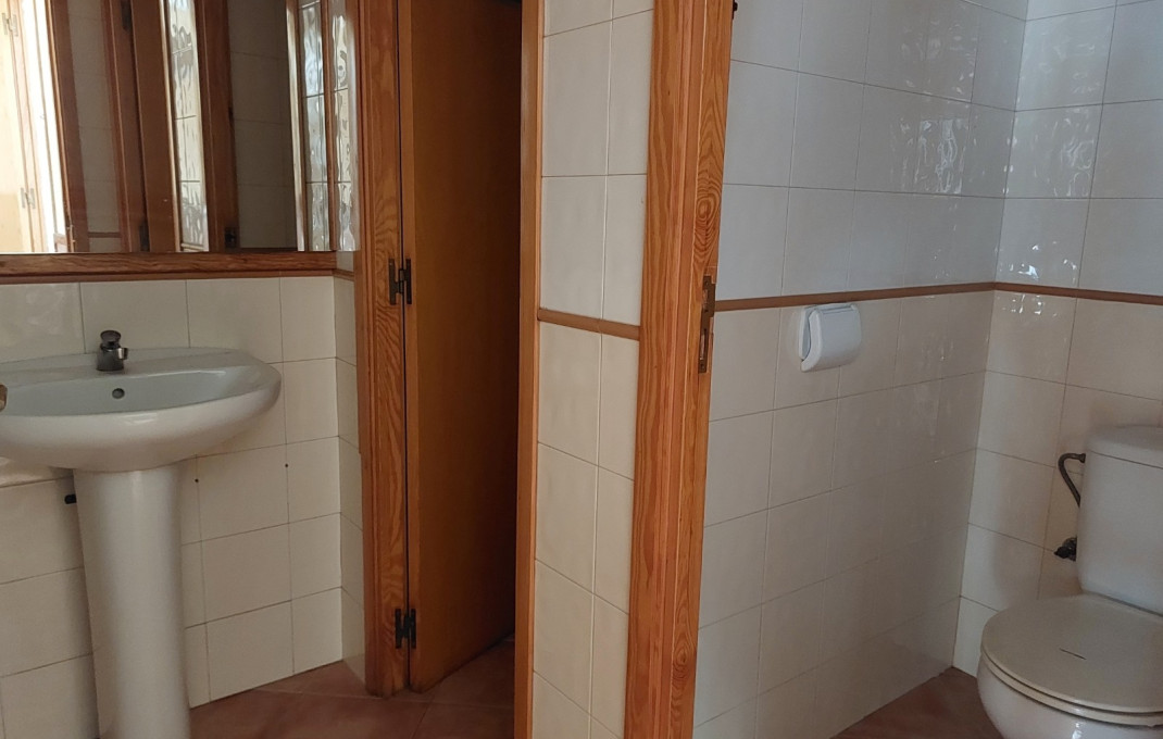 Revente - Local comercial -
Cornella de Llobregat - Gavarra