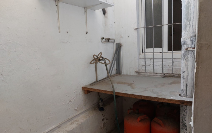 Revente - Local comercial -
Cornella de Llobregat - Gavarra