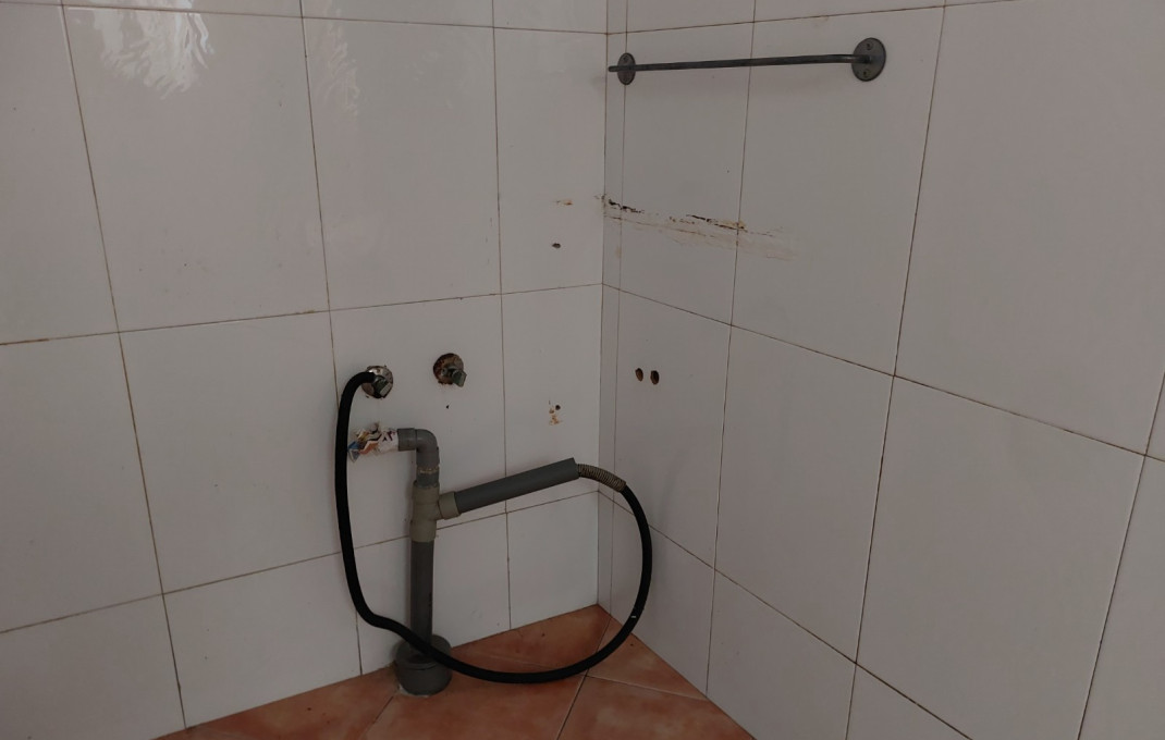 Revente - Local comercial -
Cornella de Llobregat - Gavarra