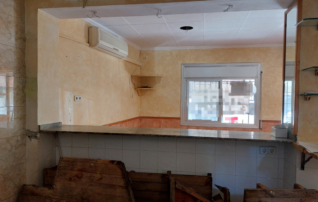 Revente - Local comercial -
Cornella de Llobregat - Gavarra