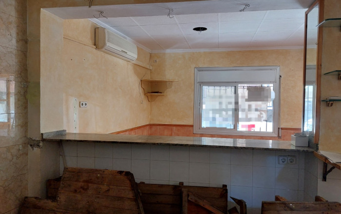 Revente - Local comercial -
Cornella de Llobregat - Gavarra