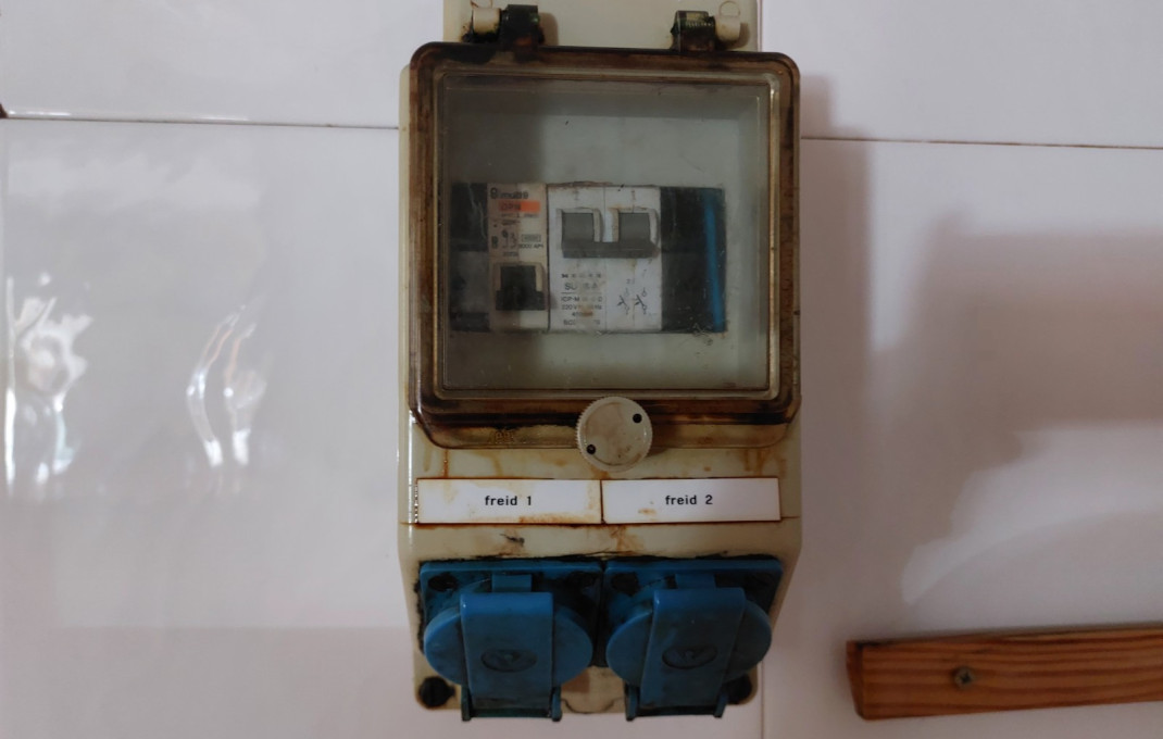 Revente - Local comercial -
Cornella de Llobregat - Gavarra