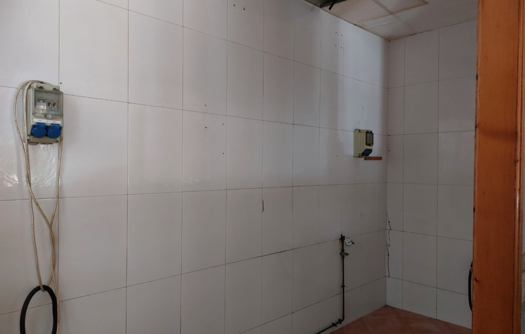 Revente - Local comercial -
Cornella de Llobregat - Gavarra