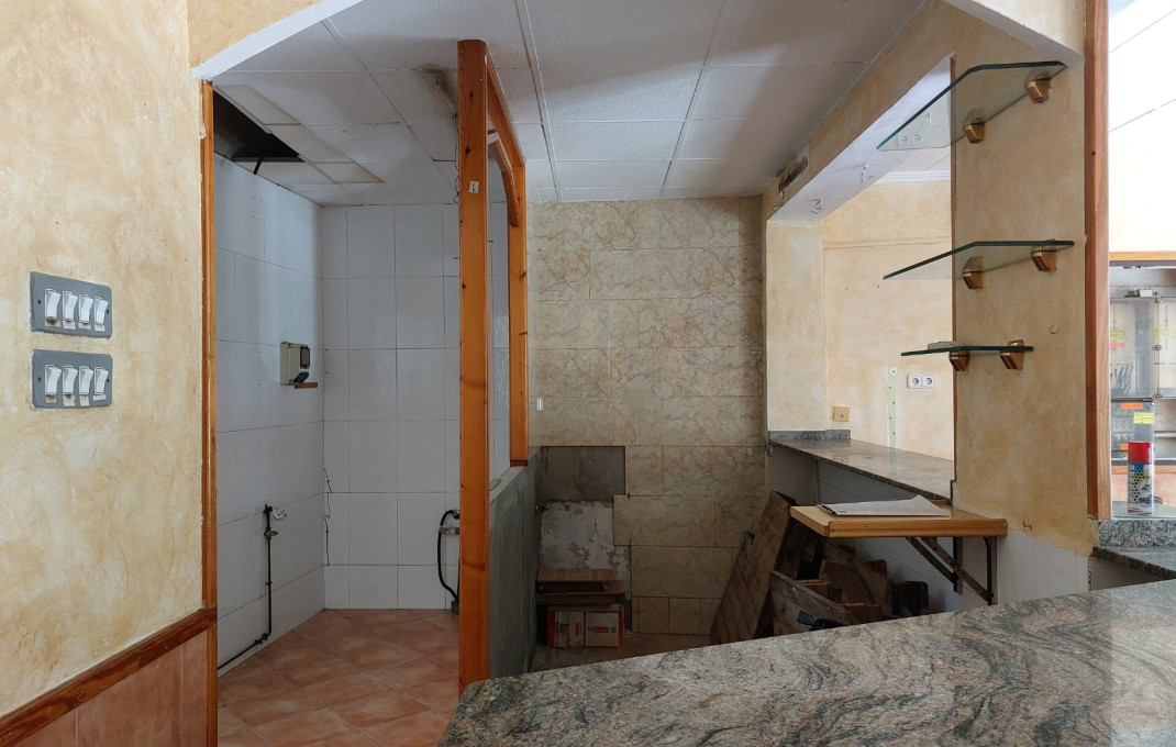 Revente - Local comercial -
Cornella de Llobregat - Gavarra