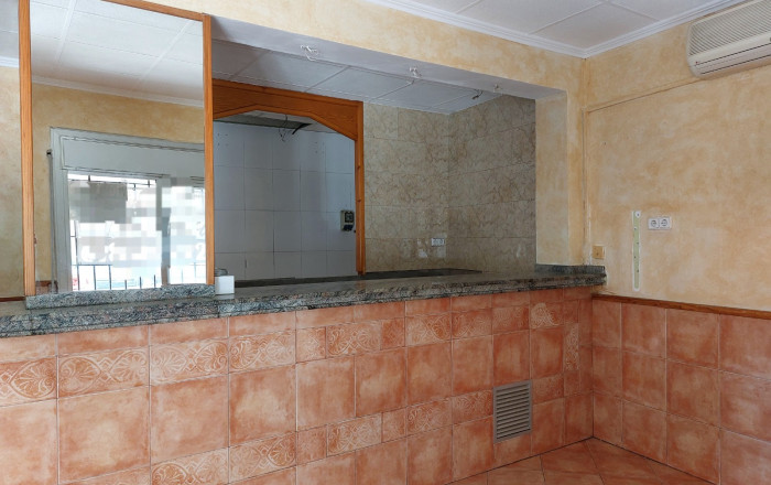 Revente - Local comercial -
Cornella de Llobregat - Gavarra