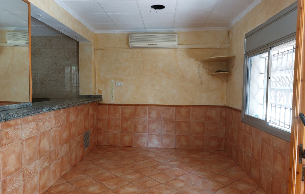 Revente - Local comercial -
Cornella de Llobregat - Gavarra