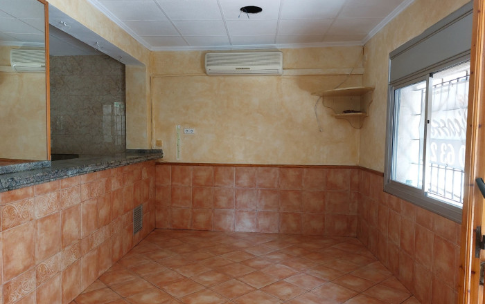 Revente - Local comercial -
Cornella de Llobregat - Gavarra