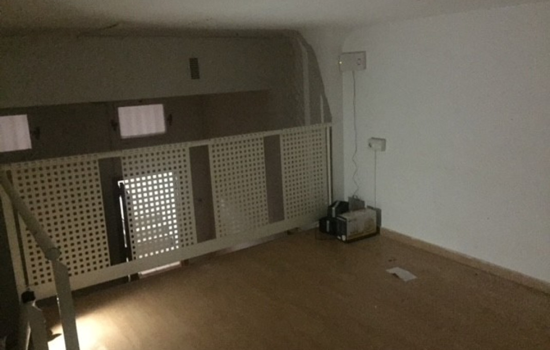 Sale - Garaje - Trasteros -
Terrassa