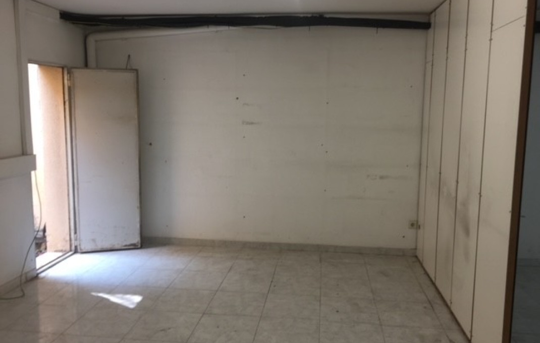 Venta - Local comercial -
Terrassa