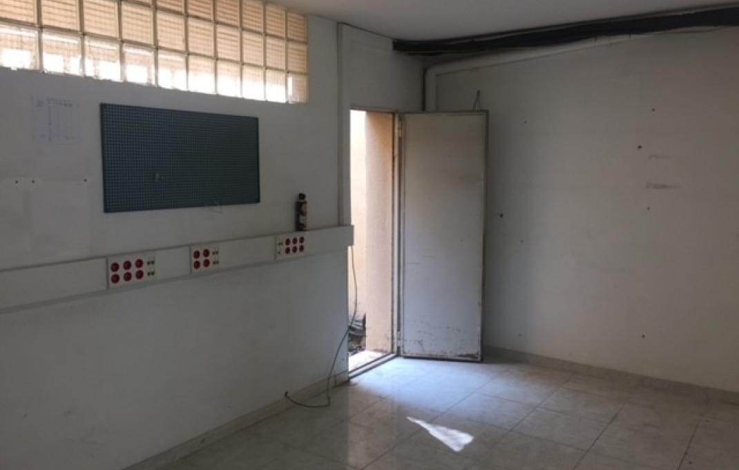 Venta - Local comercial -
Terrassa