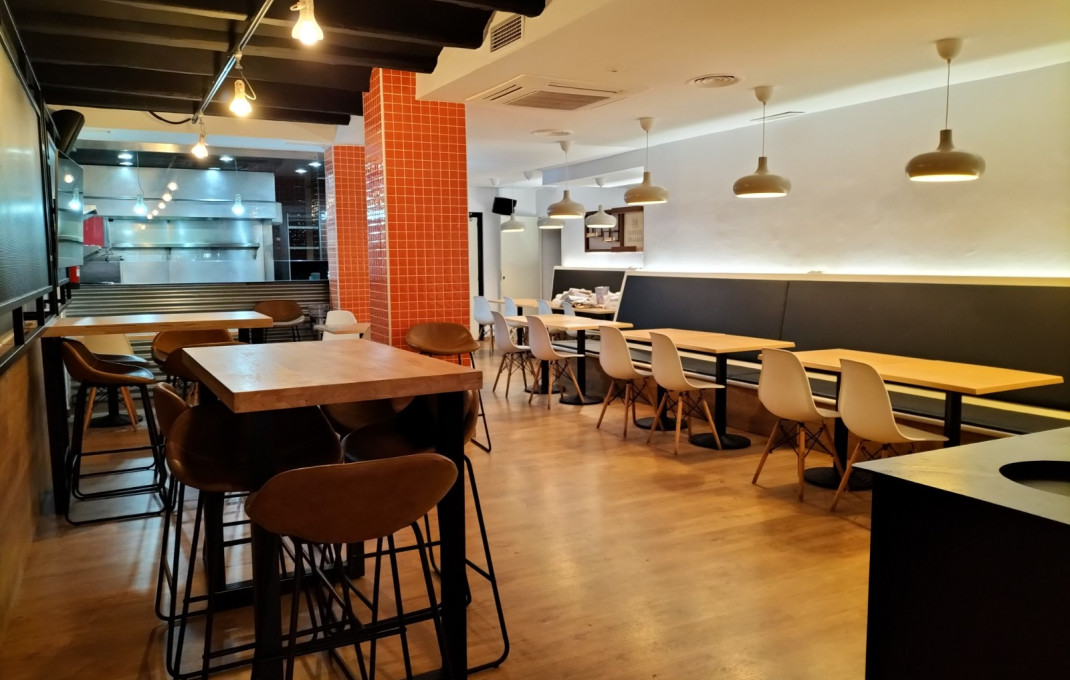 Transfert - Bar Restaurante -
Barcelona - Eixample Izquierdo