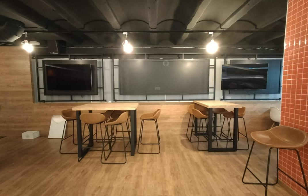 Transfert - Bar Restaurante -
Barcelona - Eixample Izquierdo