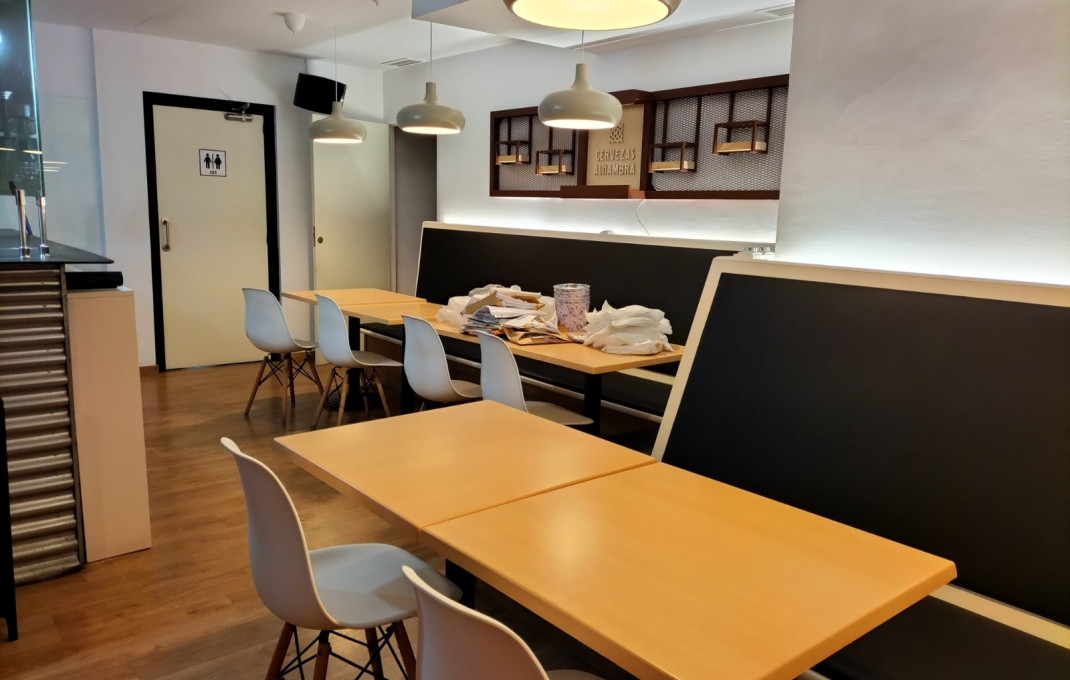 Transfert - Bar Restaurante -
Barcelona - Eixample Izquierdo