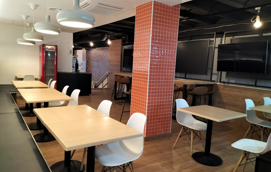 Transfert - Bar Restaurante -
Barcelona - Eixample Izquierdo