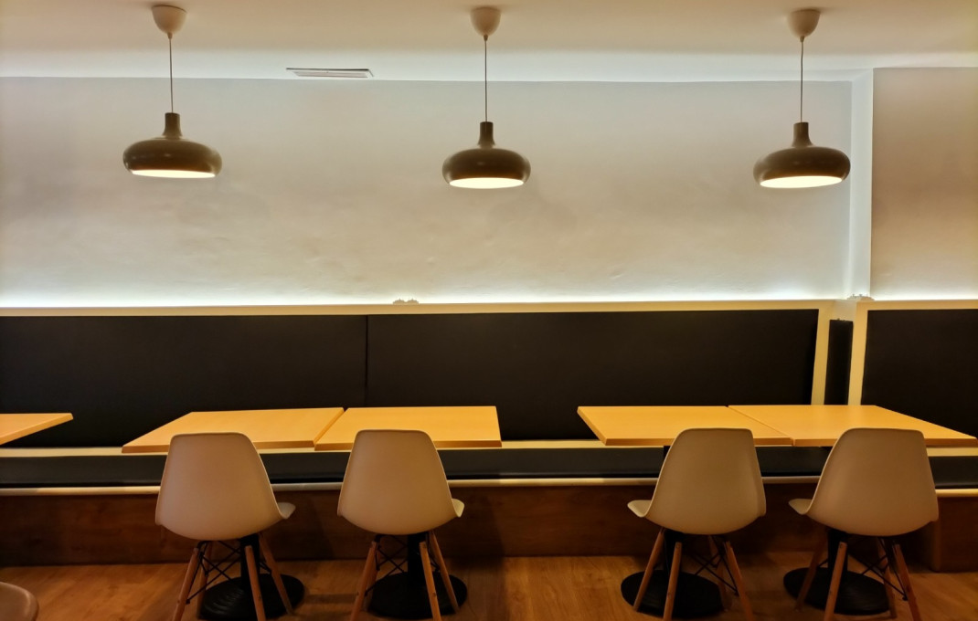 Transfert - Bar Restaurante -
Barcelona - Eixample Izquierdo