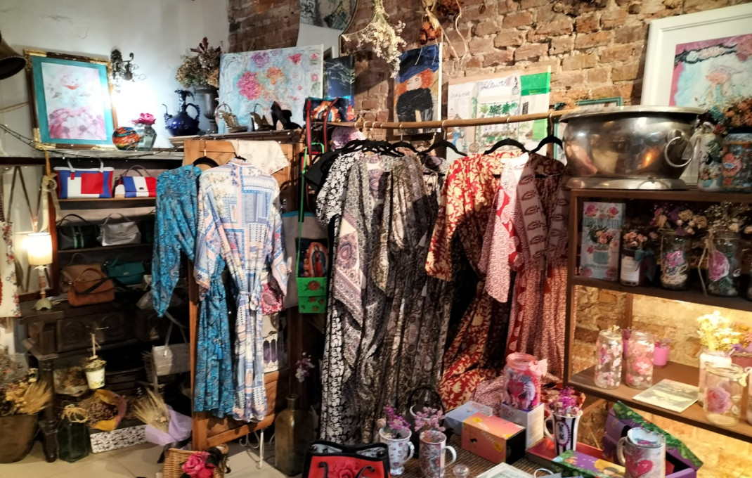 Traspaso - Tiendas -
Barcelona - Eixample Izquierdo