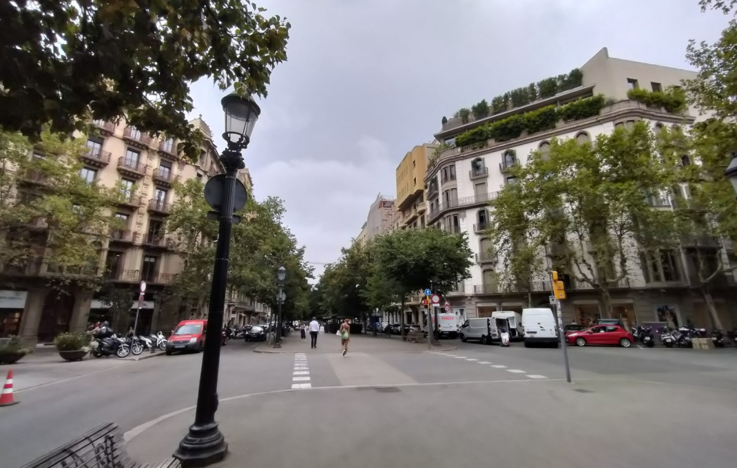 Traspaso - Tiendas -
Barcelona - Eixample Izquierdo