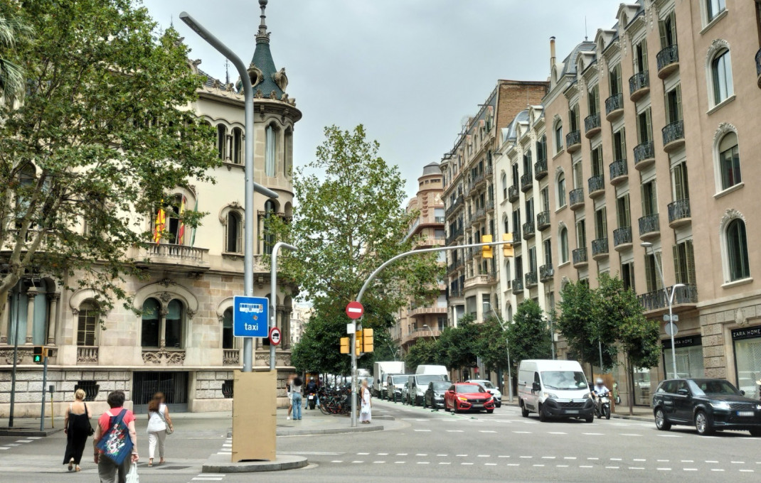 Traspaso - Tiendas -
Barcelona - Eixample Izquierdo