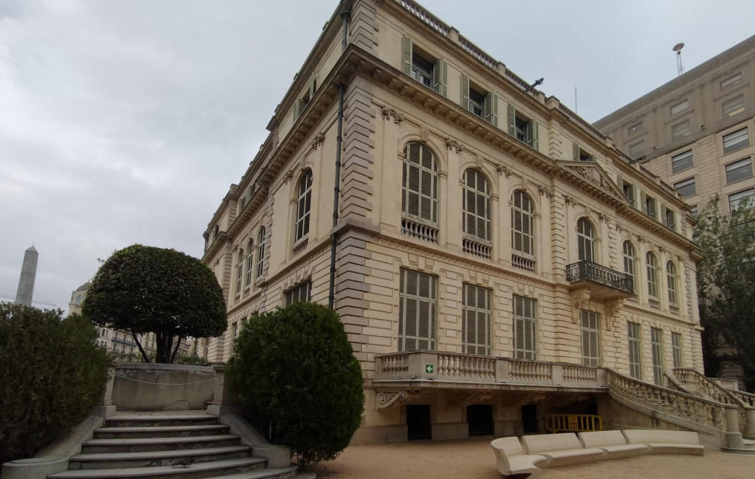 Traspaso - Tiendas -
Barcelona - Eixample Izquierdo