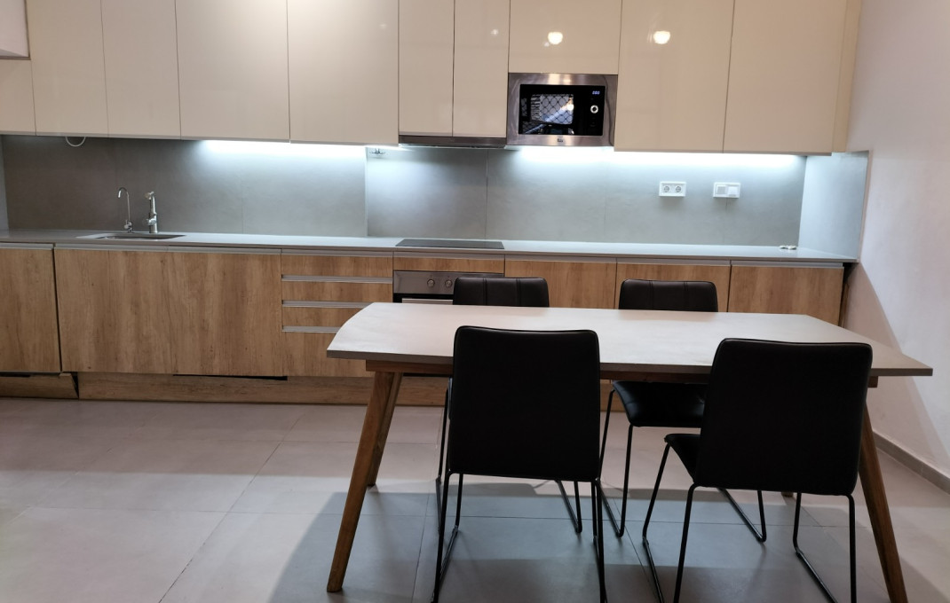 Revente - Local comercial -
Barcelona - Gràcia