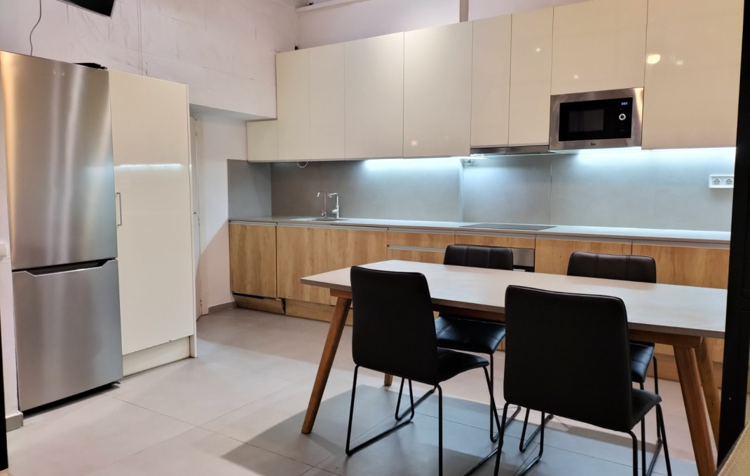 Revente - Local comercial -
Barcelona - Gràcia