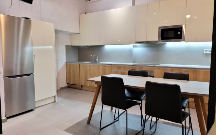 Revente - Local comercial -
Barcelona - Gràcia