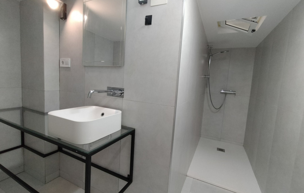 Revente - Local comercial -
Barcelona - Gràcia