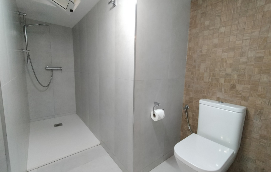 Revente - Local comercial -
Barcelona - Gràcia