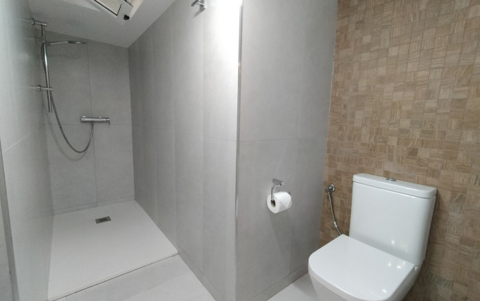 Revente - Local comercial -
Barcelona - Gràcia