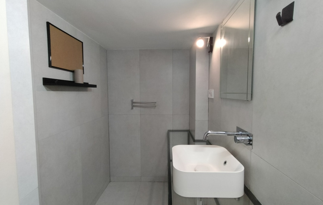 Revente - Local comercial -
Barcelona - Gràcia