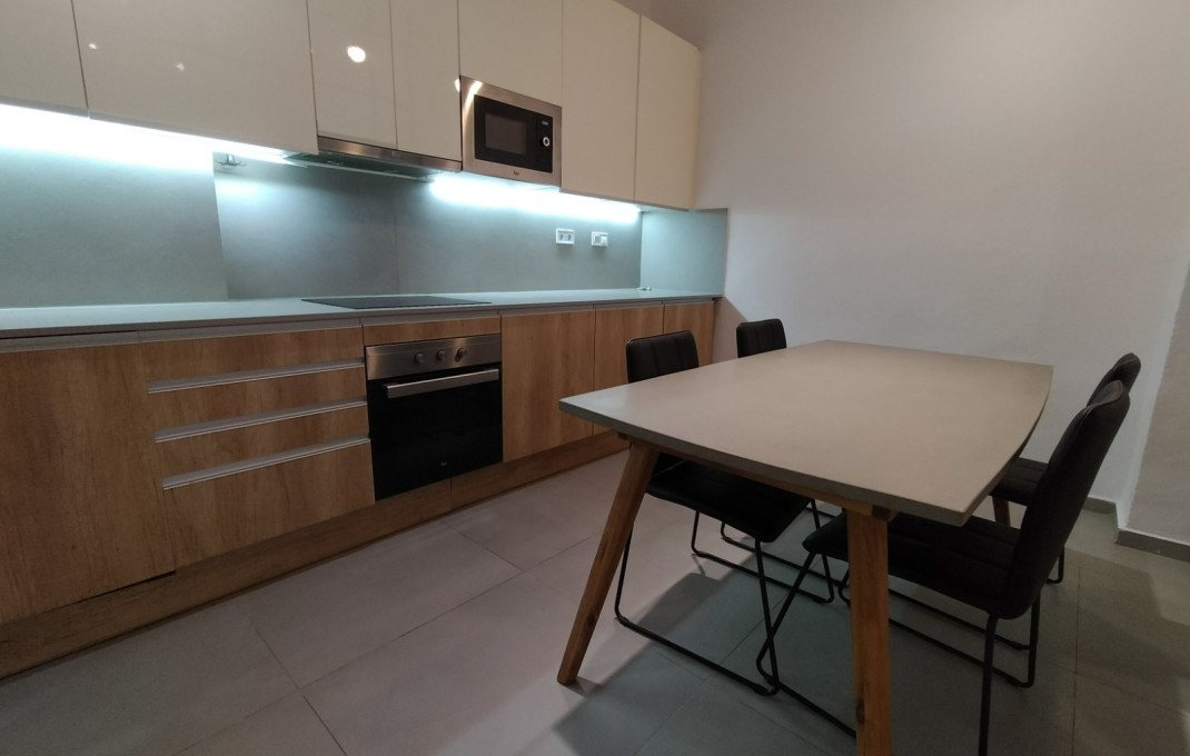 Revente - Local comercial -
Barcelona - Gràcia