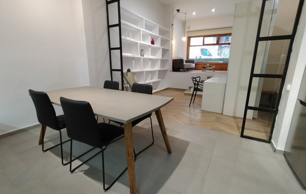 Revente - Local comercial -
Barcelona - Gràcia
